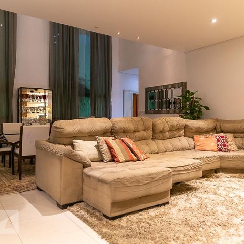 Casa à venda com 369m², 5 quartos e 4 vagasSala