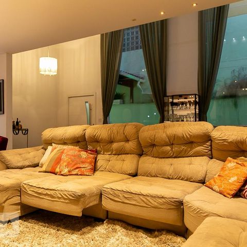 Casa à venda com 369m², 5 quartos e 4 vagasSala