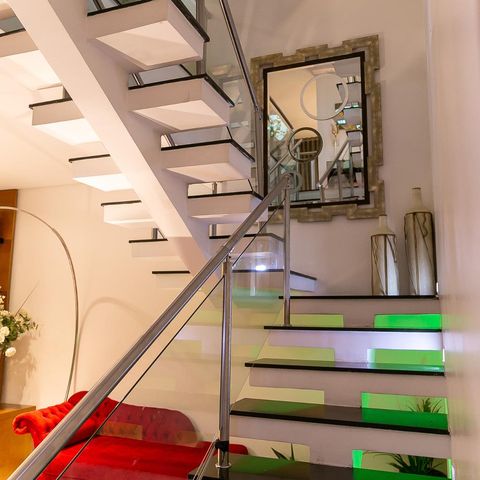 Casa à venda com 369m², 5 quartos e 4 vagasAcesso sala tv