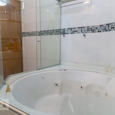 Casa à venda com 369m², 5 quartos e 4 vagasBanheiro suíte 1