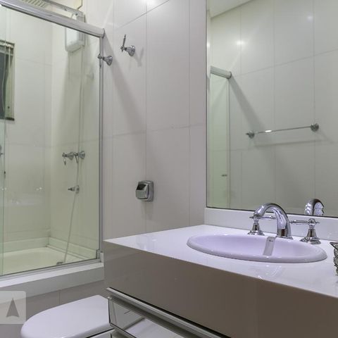 Casa à venda com 369m², 5 quartos e 4 vagasBanheiro 
