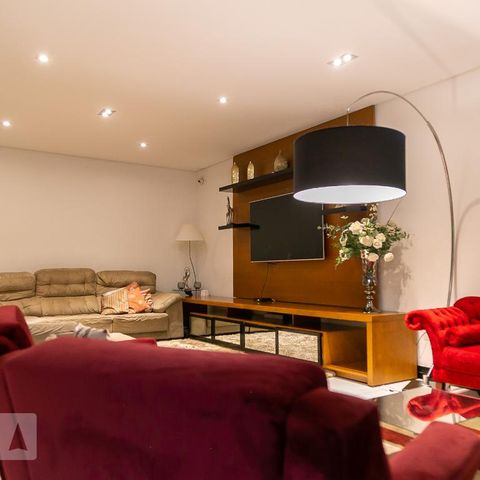 Casa à venda com 369m², 5 quartos e 4 vagasSala