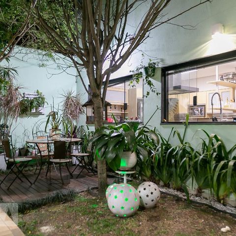 Casa à venda com 369m², 5 quartos e 4 vagasQuintal fundos