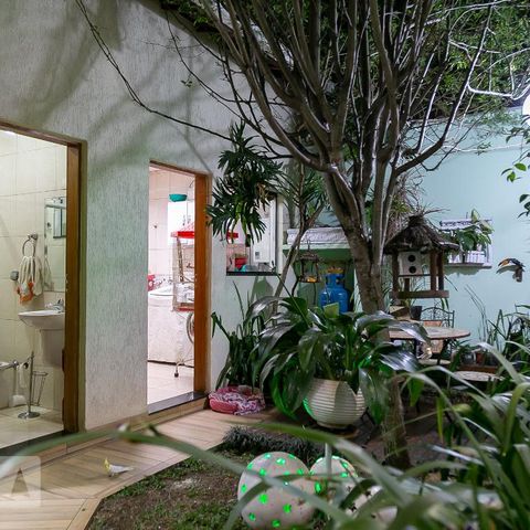 Casa à venda com 369m², 5 quartos e 4 vagasBanheiro e lavanderia