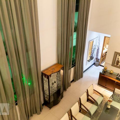 Casa à venda com 369m², 5 quartos e 4 vagasSala