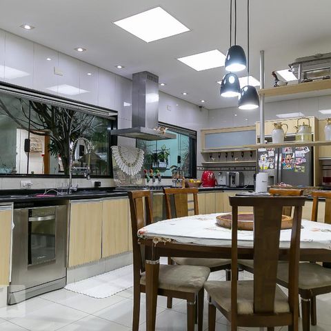 Casa à venda com 369m², 5 quartos e 4 vagasCozinha
