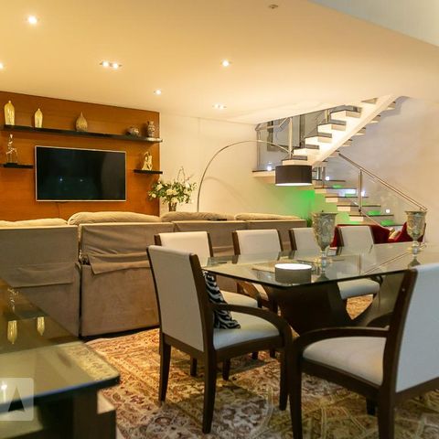Casa à venda com 369m², 5 quartos e 4 vagasSala