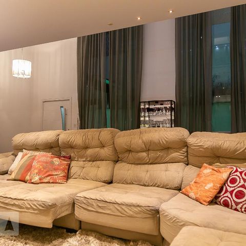 Casa à venda com 369m², 5 quartos e 4 vagasSala