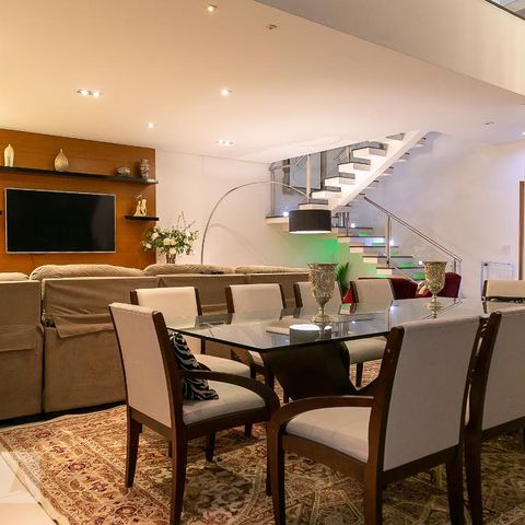 Casa à venda com 369m², 5 quartos e 4 vagasSala