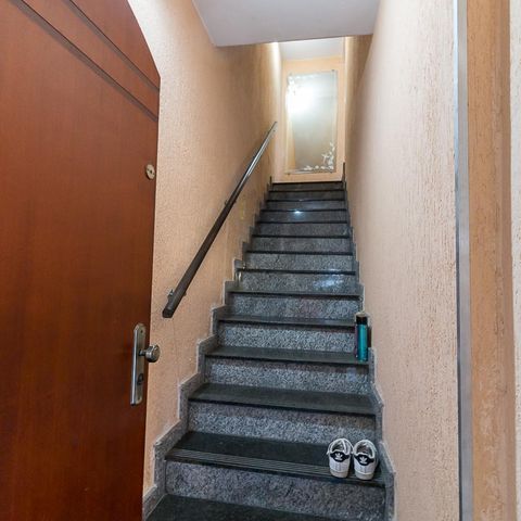 Casa para alugar com 385m², 3 quartos e 5 vagasGaragem - escadas para cozinha