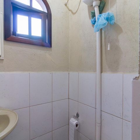 Casa para alugar com 385m², 3 quartos e 5 vagasBanheiro da garagem