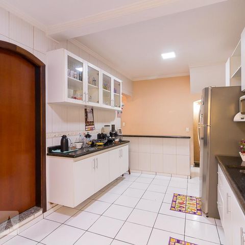 Casa para alugar com 385m², 3 quartos e 5 vagasCozinha