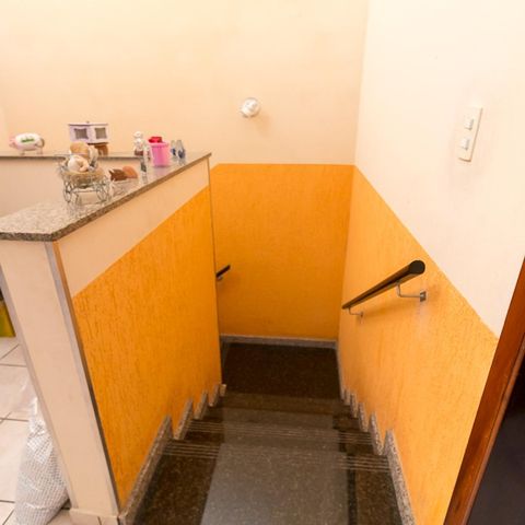 Casa para alugar com 385m², 3 quartos e 5 vagasEscadas