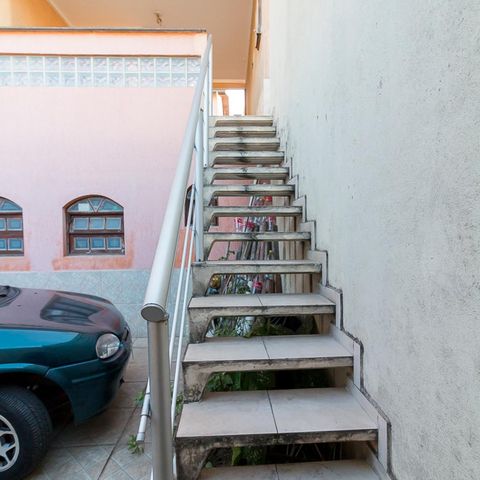 Casa para alugar com 385m², 3 quartos e 5 vagasEscadas