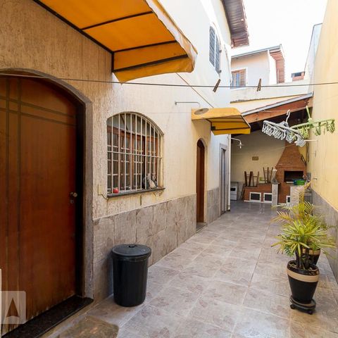 Casa para alugar com 385m², 3 quartos e 5 vagasCorredor lateral externo