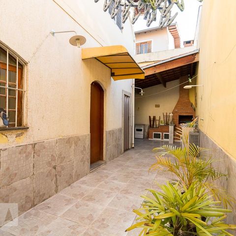 Casa para alugar com 385m², 3 quartos e 5 vagasCorredor lateral externo