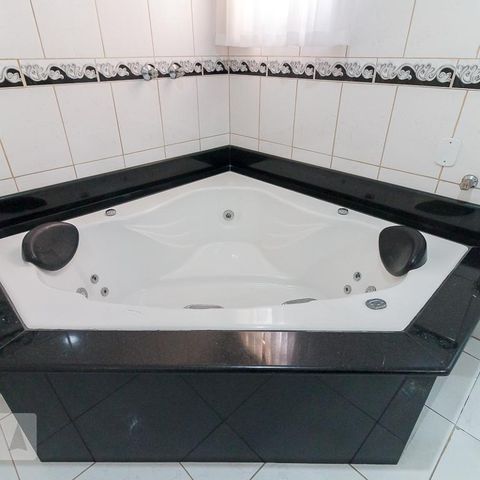 Casa para alugar com 385m², 3 quartos e 5 vagasBanheiro quarto 3 suíte - banheira