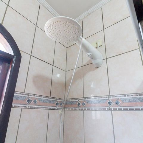 Casa para alugar com 385m², 3 quartos e 5 vagasBanheiro social - chuveiro