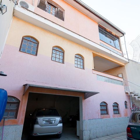 Casa para alugar com 385m², 3 quartos e 5 vagasFachada da casa