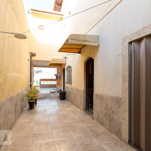 Casa para alugar com 385m², 3 quartos e 5 vagasCorredor lateral externo