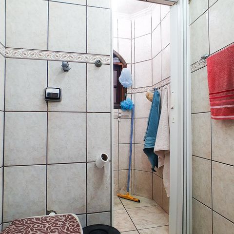 Casa à venda com 120m², 6 quartos e 2 vagasBanheiro