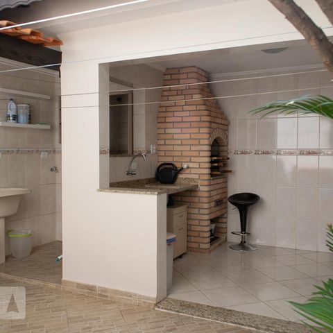 Casa à venda com 115m², 2 quartos e 2 vagasQUINTAL FUNDOS