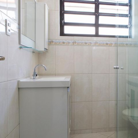 Casa à venda com 115m², 2 quartos e 2 vagasBANHEIRO