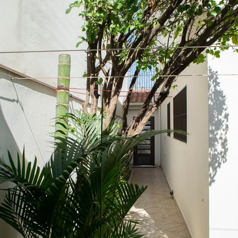 Casa à venda com 115m², 2 quartos e 2 vagasCORREDOR LATERAL