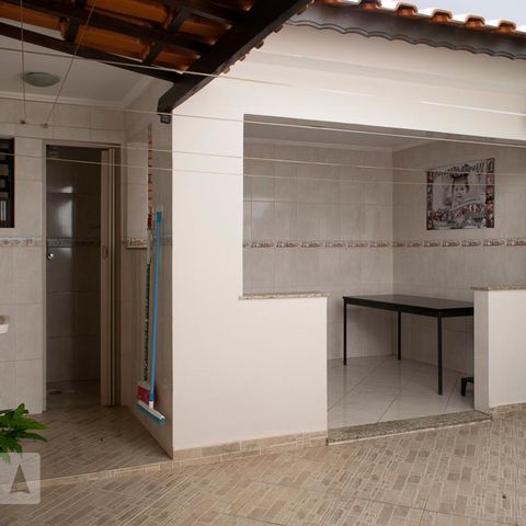 Casa à venda com 115m², 2 quartos e 2 vagasQUINTAL FUNDOS