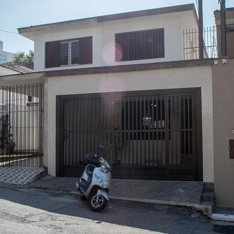 Casa à venda com 115m², 2 quartos e 2 vagasFACHADA