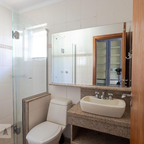 Casa à venda com 500m², 6 quartos e 6 vagasBanheiro da Suíte 5