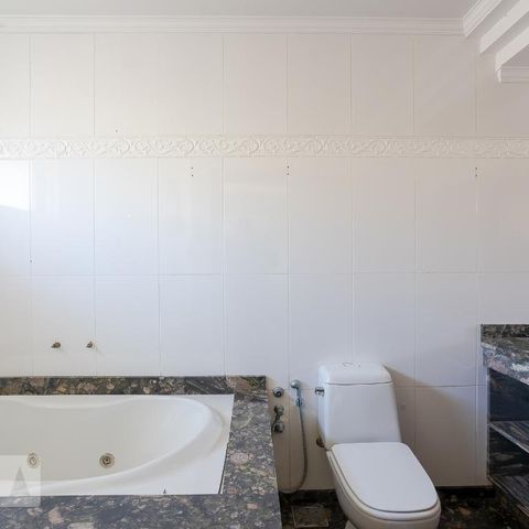 Casa à venda com 500m², 6 quartos e 6 vagasBanheiro da Suíte 1