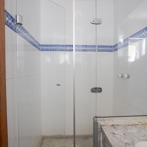 Casa à venda com 500m², 6 quartos e 6 vagasBanheiro da Suíte 2