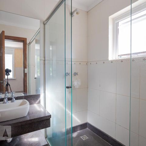 Casa à venda com 500m², 6 quartos e 6 vagasBanheiro da Suíte 4