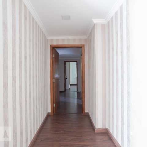 Casa à venda com 500m², 6 quartos e 6 vagasCorredor