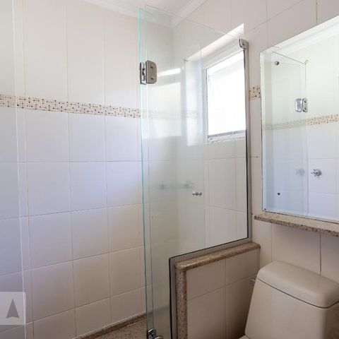 Casa à venda com 500m², 6 quartos e 6 vagasBanheiro da Suíte 5