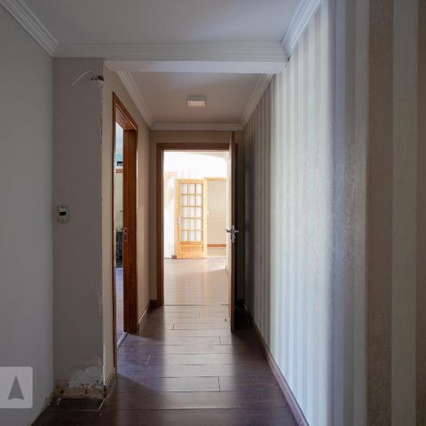 Casa à venda com 500m², 6 quartos e 6 vagasCorredor