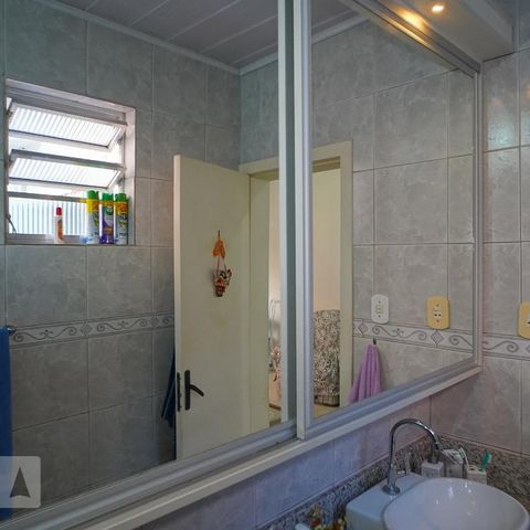 Casa à venda com 330m², 3 quartos e sem vagaBanheiro - sala 1