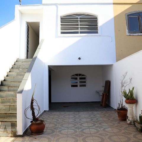 Casa à venda com 210m², 3 quartos e 2 vagasÁrea Externa
