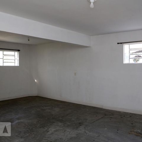 Casa à venda com 210m², 3 quartos e 2 vagasPorão