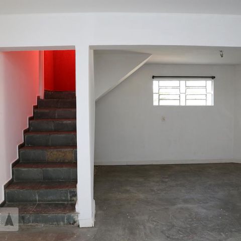 Casa à venda com 210m², 3 quartos e 2 vagasPorão