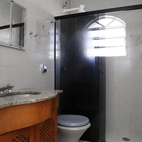 Casa à venda com 210m², 3 quartos e 2 vagasBanheiro da Suíte