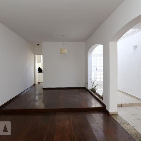 Casa à venda com 210m², 3 quartos e 2 vagasSala