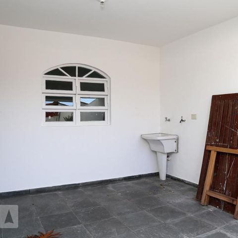 Casa à venda com 210m², 3 quartos e 2 vagasÁrea de Serviço
