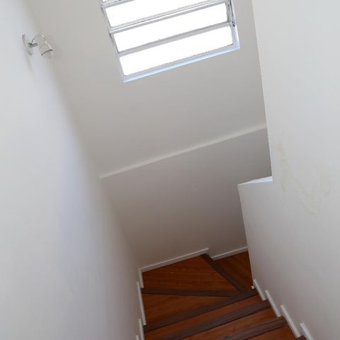 Casa à venda com 210m², 3 quartos e 2 vagasEscada
