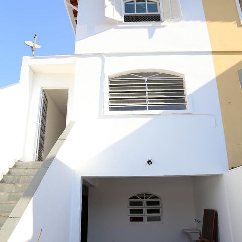 Casa à venda com 210m², 3 quartos e 2 vagasFachada