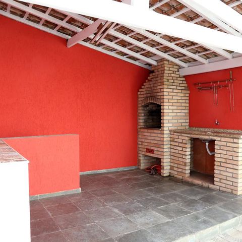 Casa à venda com 210m², 3 quartos e 2 vagasChurrasqueira