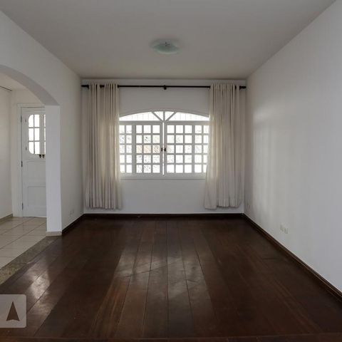 Casa à venda com 210m², 3 quartos e 2 vagasSala