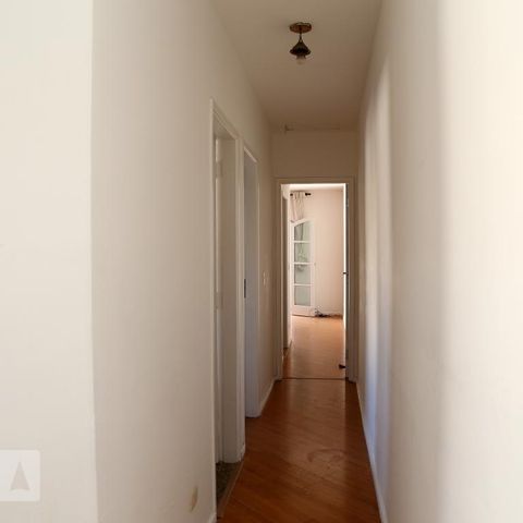 Casa à venda com 210m², 3 quartos e 2 vagasCorredor