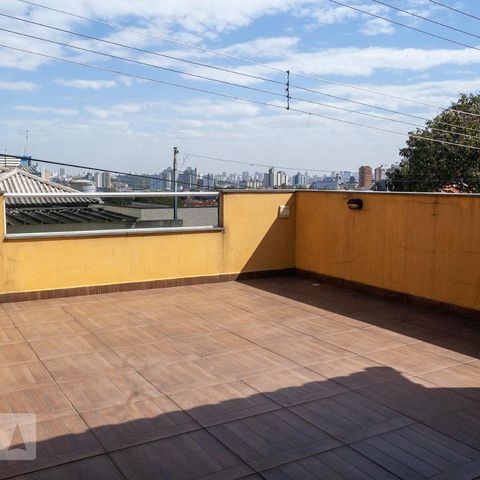 Casa à venda com 150m², 3 quartos e 2 vagas Casa à venda com 150m², 3 quartos e 2 vagasVaranda